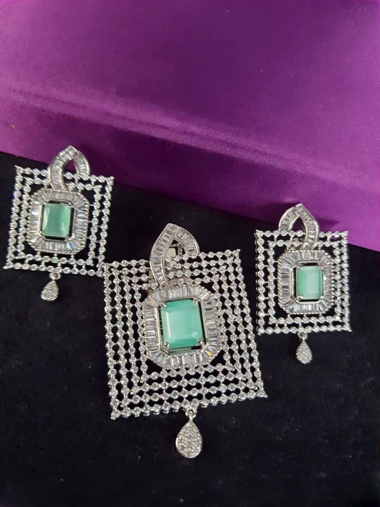 Square Design Pendant Set.