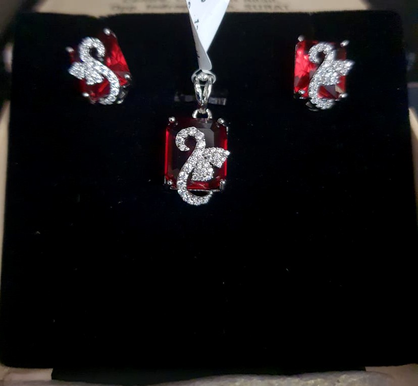 Red Stone Small Pendant Set.