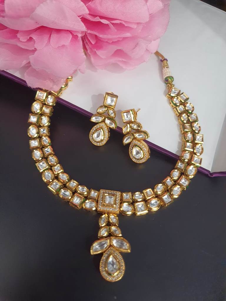 Uncut Kundan Necklace.