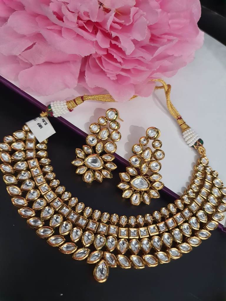 Exclusive Kundan Necklace Set.