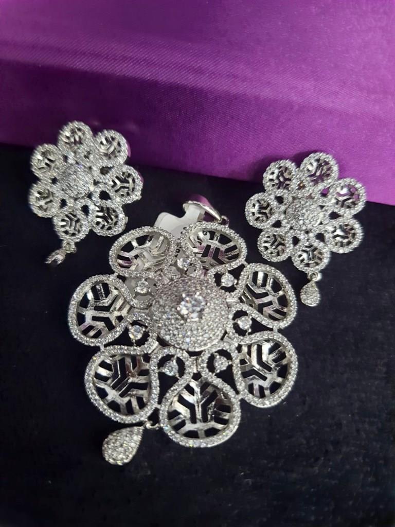 Flower Design Rhodium Plated Pendant Set.