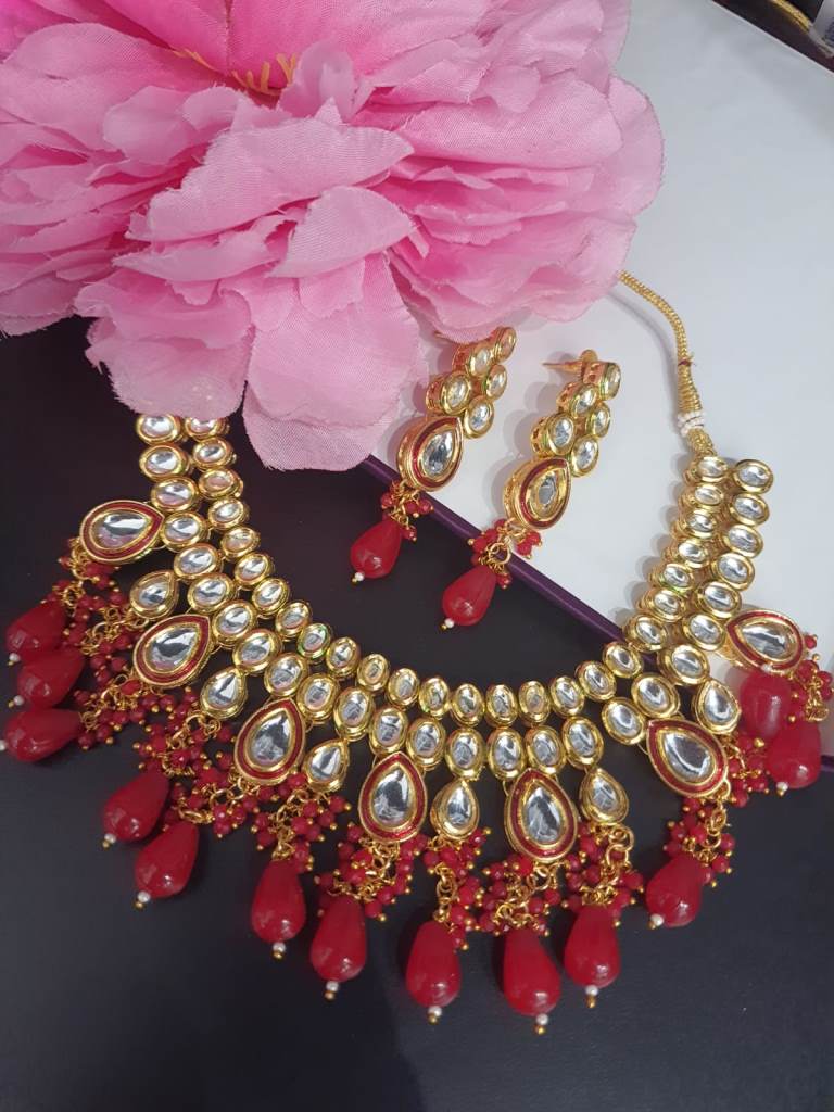 Uncut Kundan Necklace Set In White Stone And Red Moti.