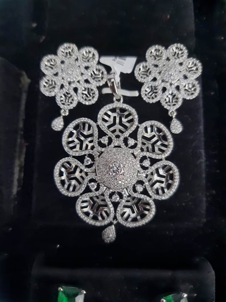 Flower Design Rhodium Plated Pendant Set.