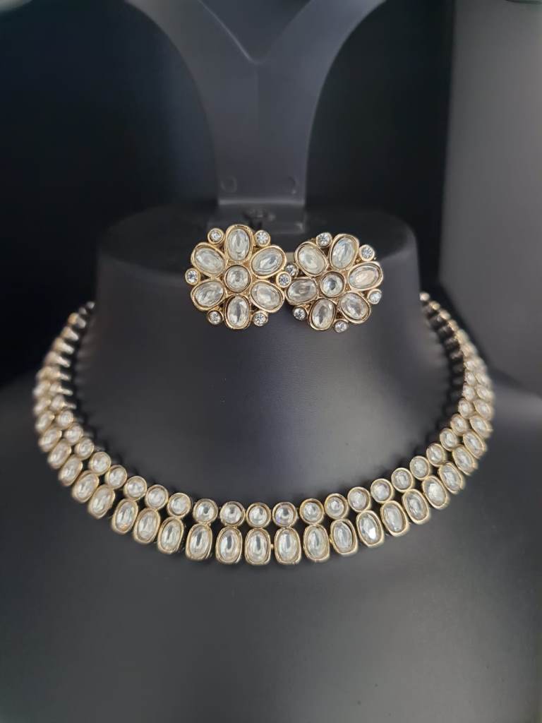 Rhodium Plated Uncut Kundan Necklace Set.