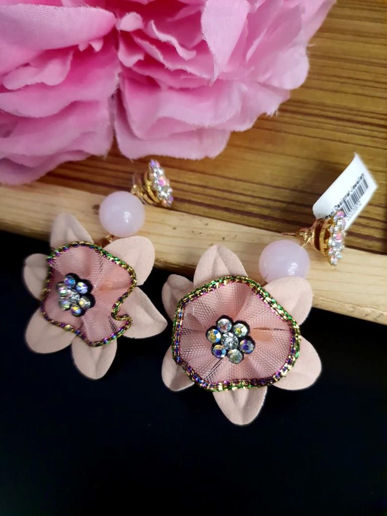 Light Weight Flower Design Earrings.