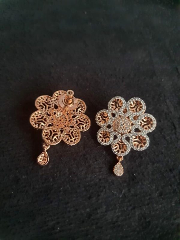 Flower Design Rose Gold Plated Pendant Set.