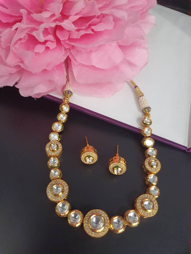 Delicate Uncut Kundan Necklace.