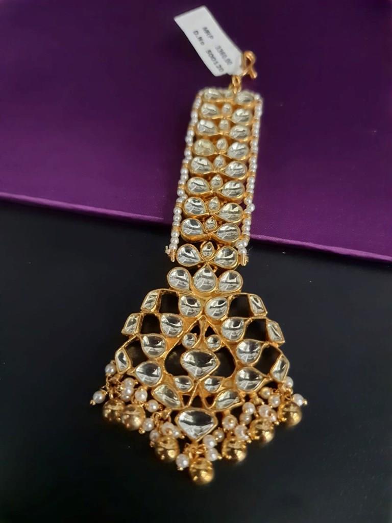 Traditional Uncut Kundan Maangtika.