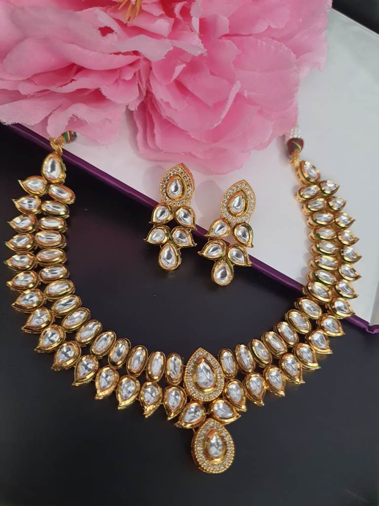 Uncut Kundan Necklace.