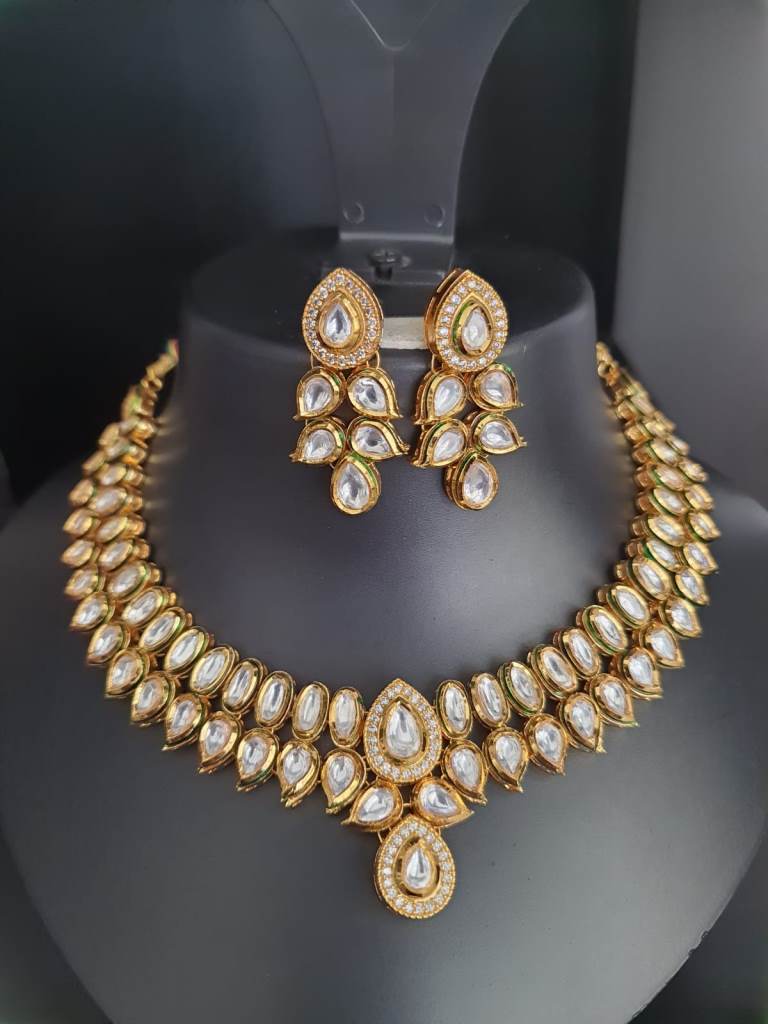 Uncut Kundan Necklace.