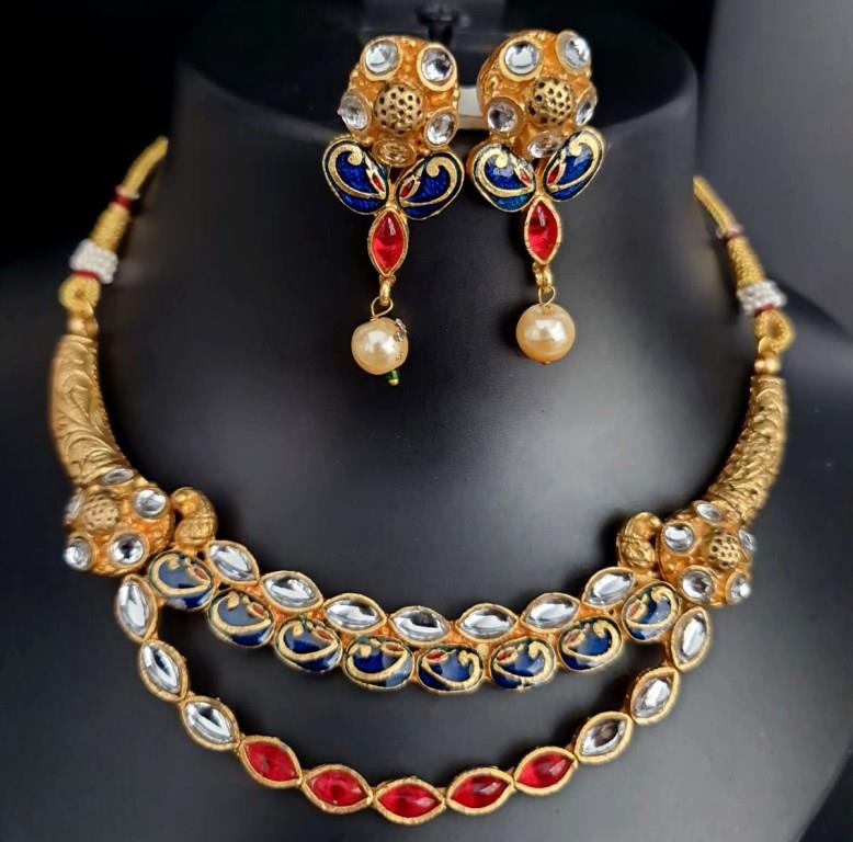 Beauty concept sells the latest necklace design for modern indian women.