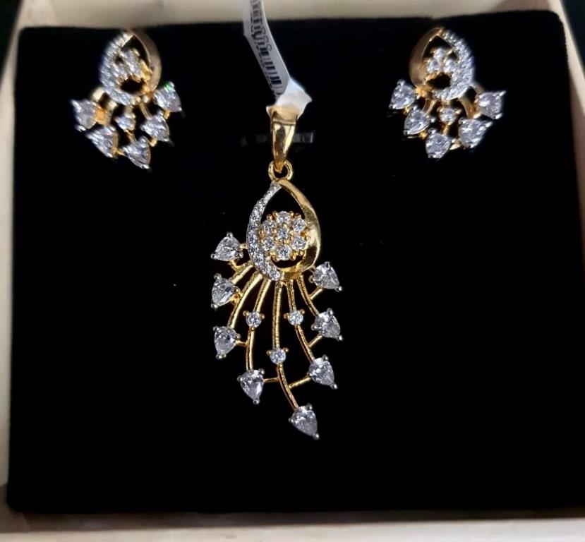 Unique Design Small Pendant Set.