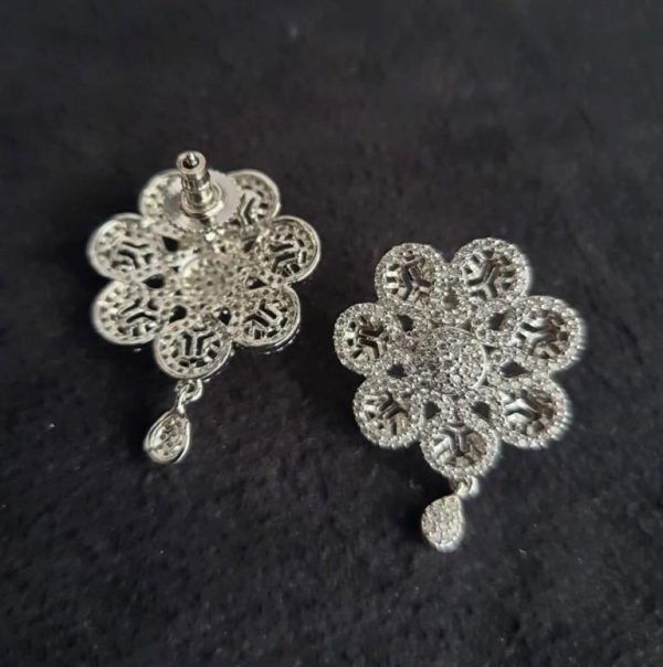 Flower Design Rhodium Plated Pendant Set.