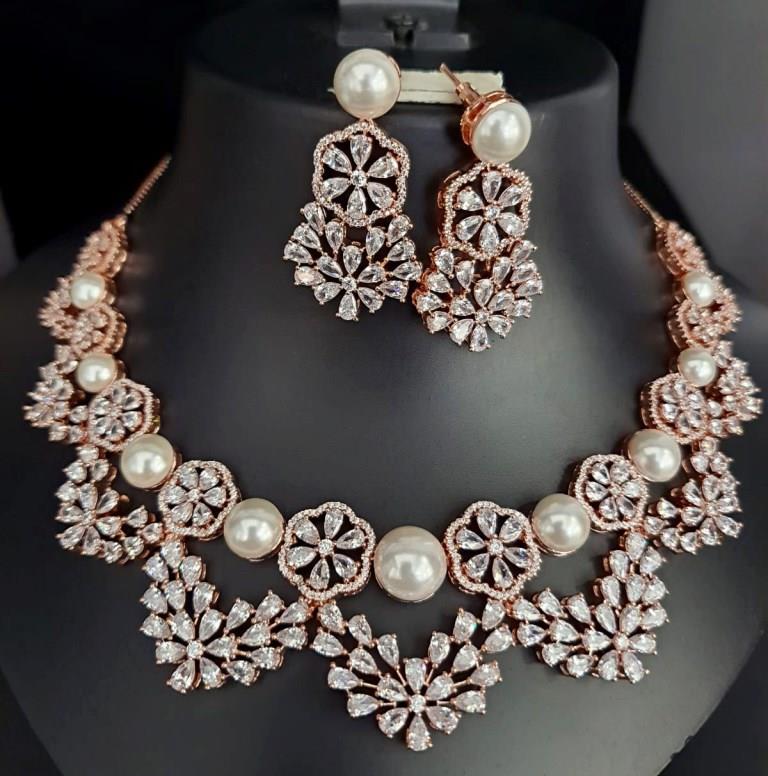 High Quality Necklace Set.