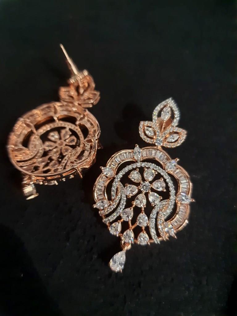 Round Design Rose Gold Plated Set.