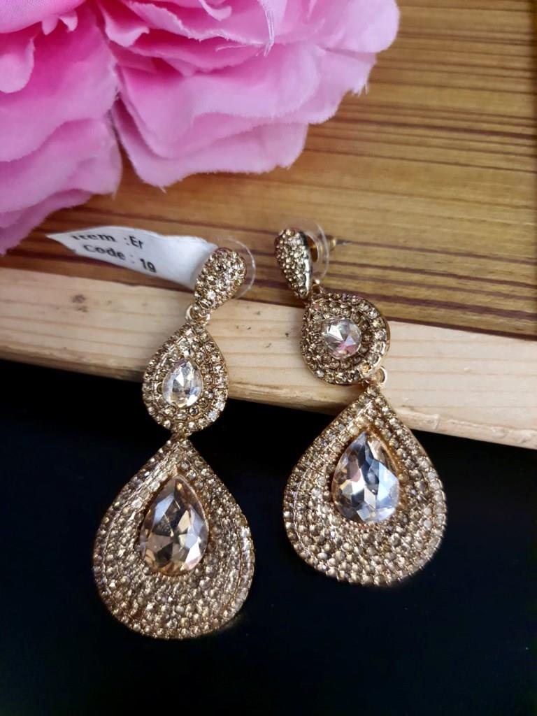 Light Weight Golden Stones Earrings.