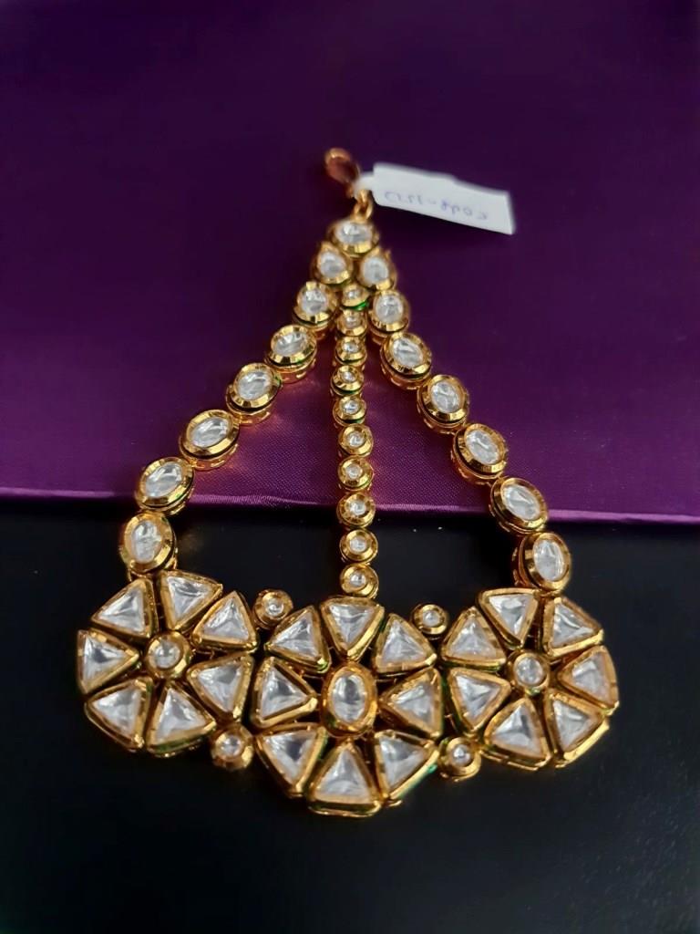 Traditional Uncut Kundan Maangtika.