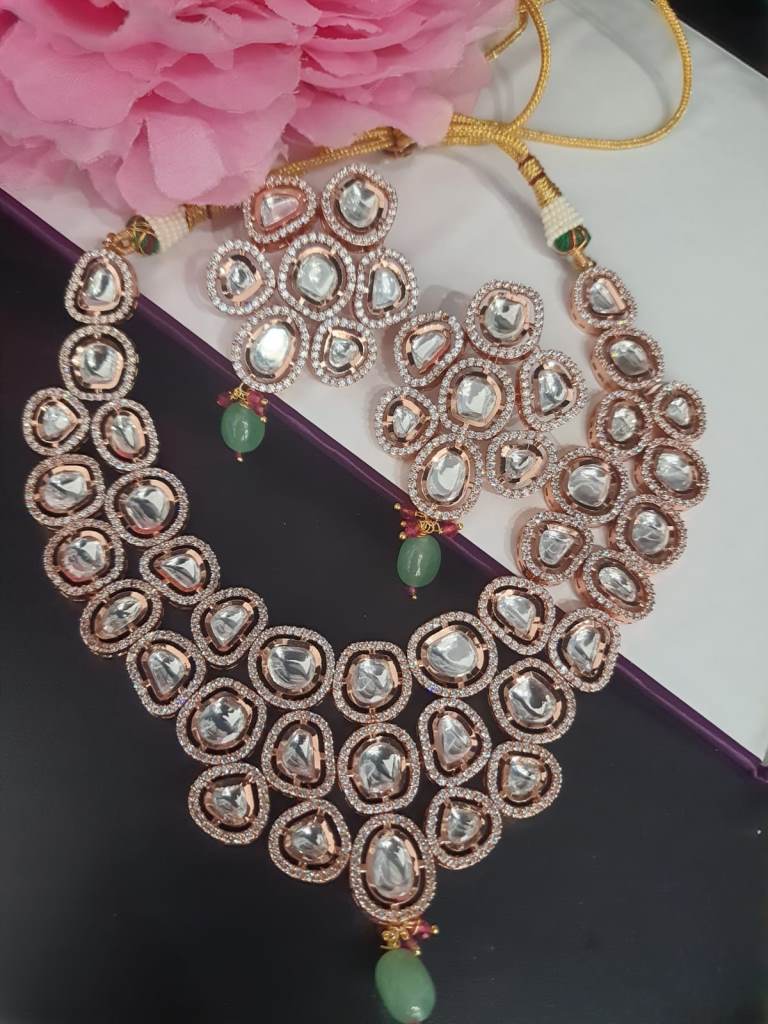 Delicate Uncut Kundan Necklace Set.