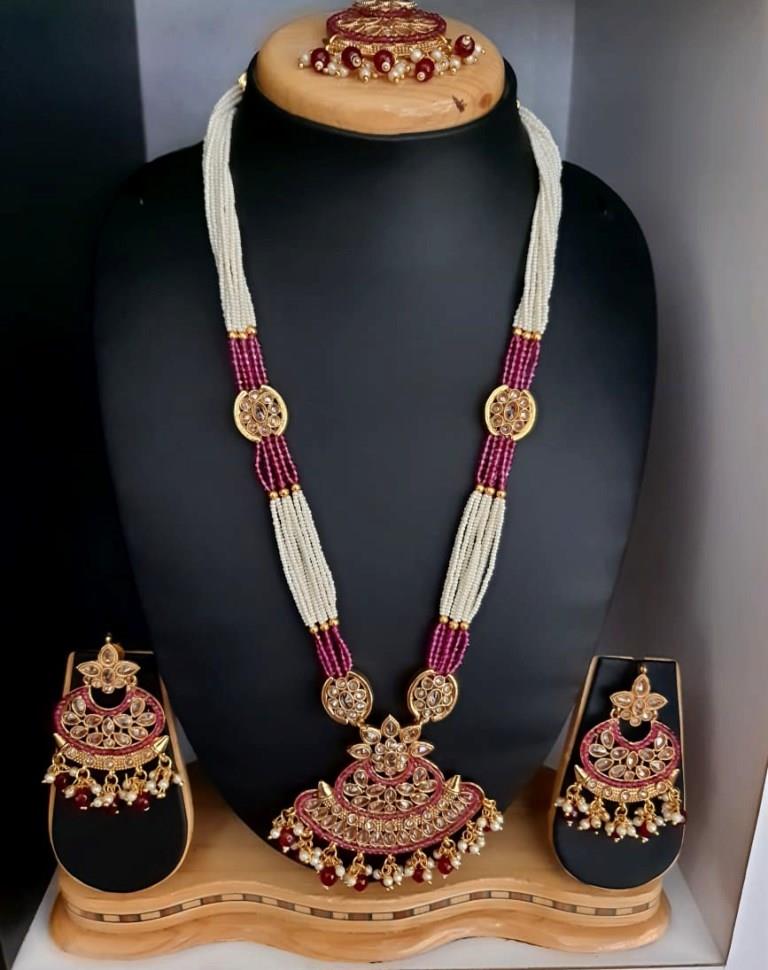 White Moti Semi Kundan Necklace Set.