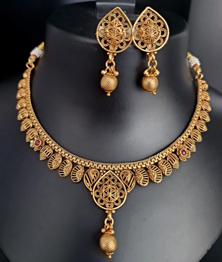 Light Weight Gold Necklace Set.