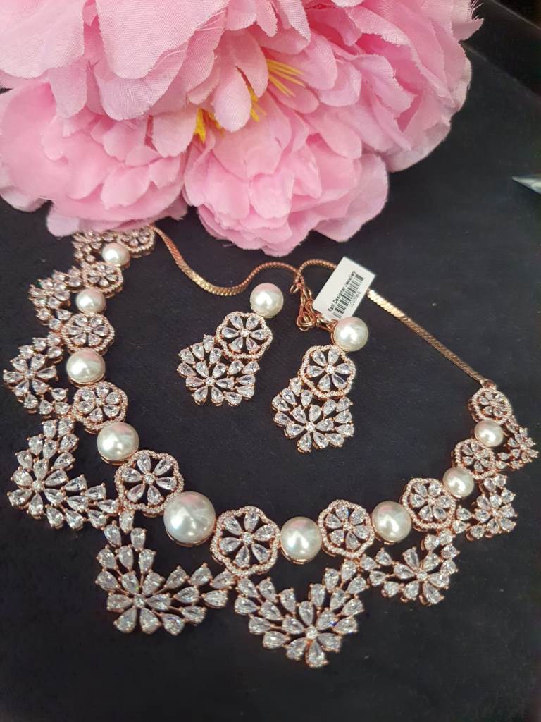 High Quality Necklace Set.