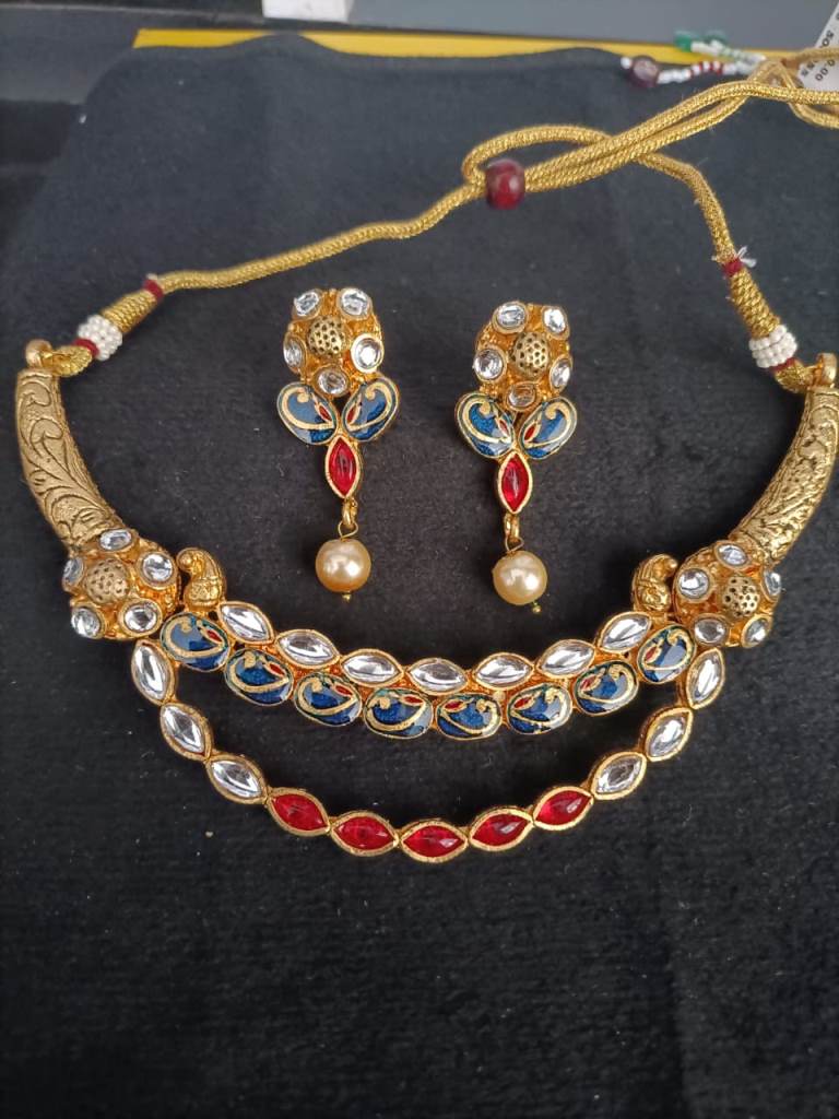 Beauty concept sells the latest necklace design for modern indian women.