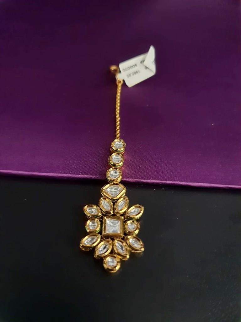 Traditional Uncut Kundan Maangtika.