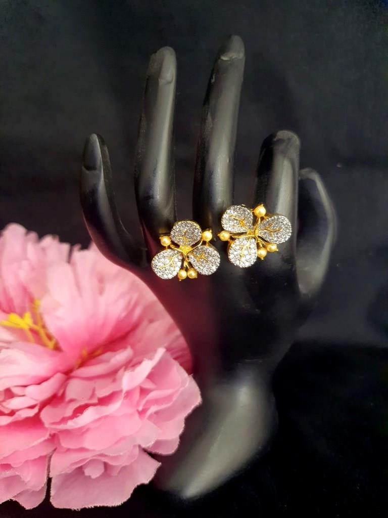 Exclusive Flower Design Dual Tone Finger Ring.