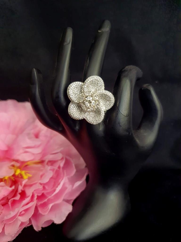 Flower Design Rhodium Plated Finger Ring.