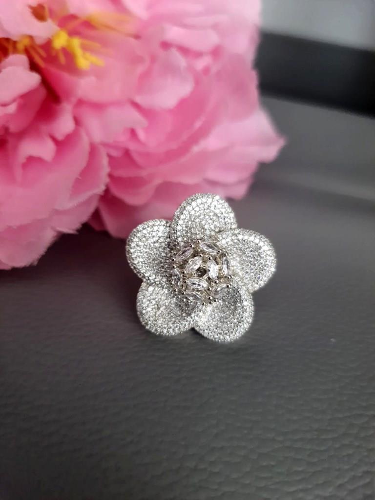 Flower Design Rhodium Plated Finger Ring.