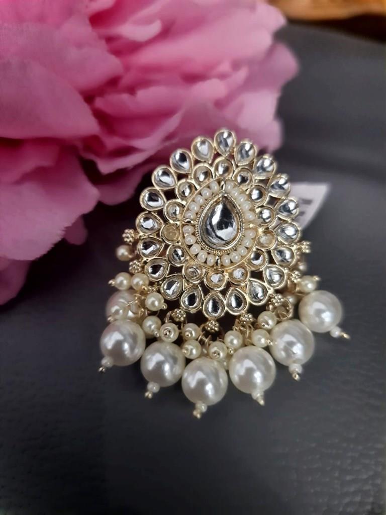 Semi Kundan Adjustable Finger Ring With White Pearl.