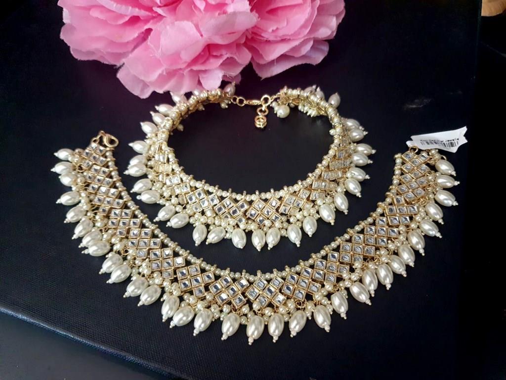 White Pearl And Kundan Stone Payals.